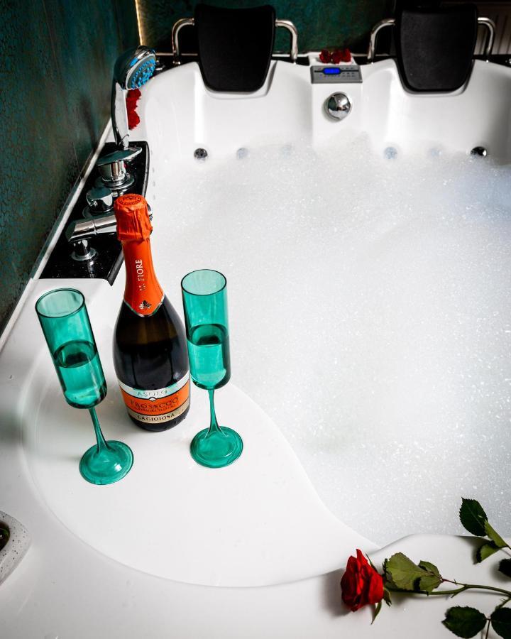 Jacuzzi & Bike Apartment, Krakau Exterior foto
