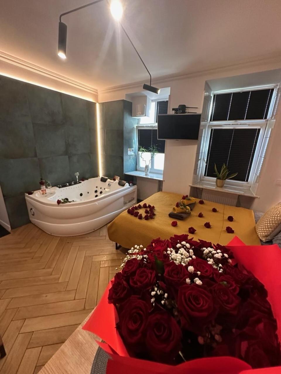 Jacuzzi & Bike Apartment, Krakau Exterior foto