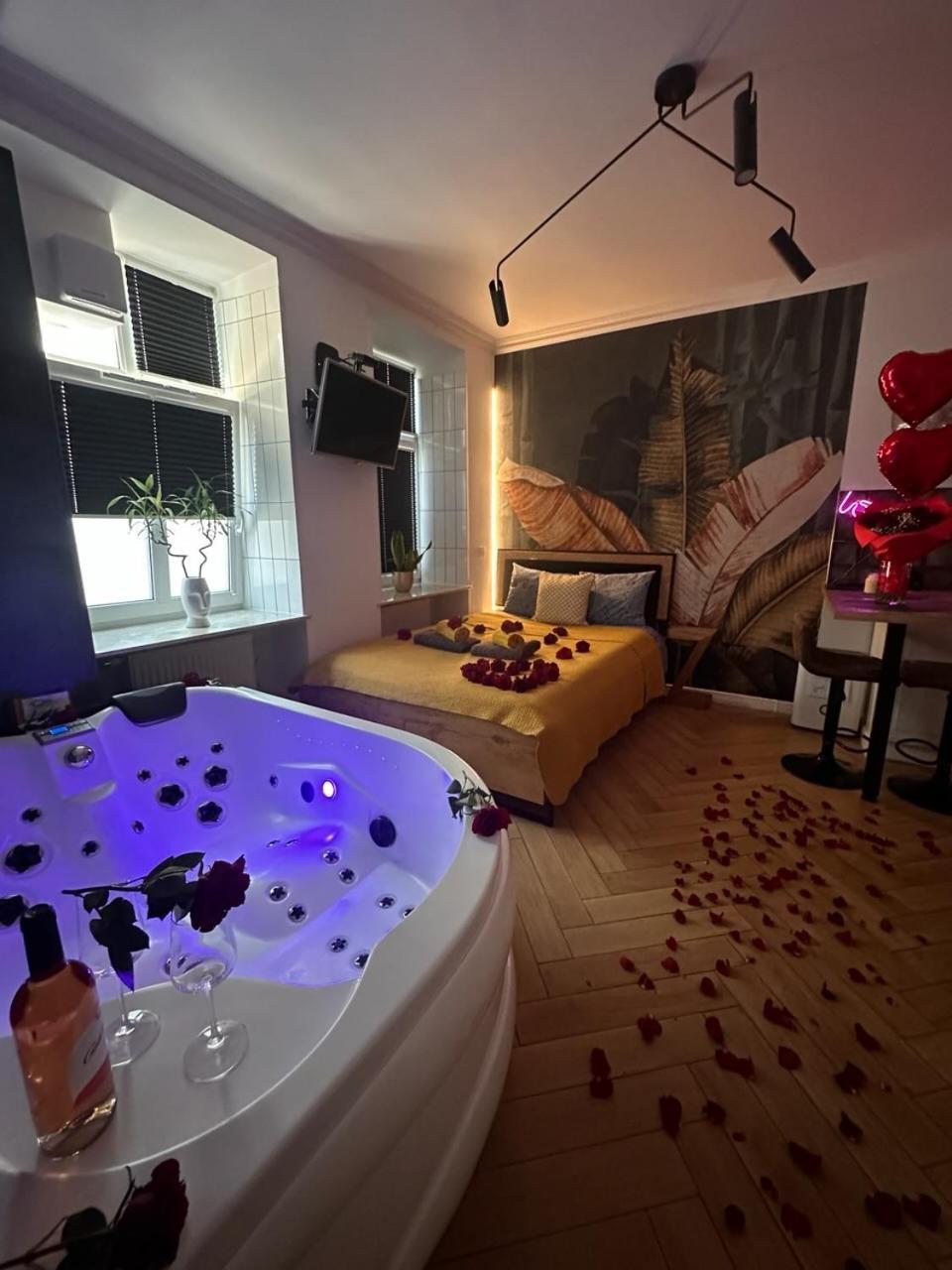 Jacuzzi & Bike Apartment, Krakau Exterior foto