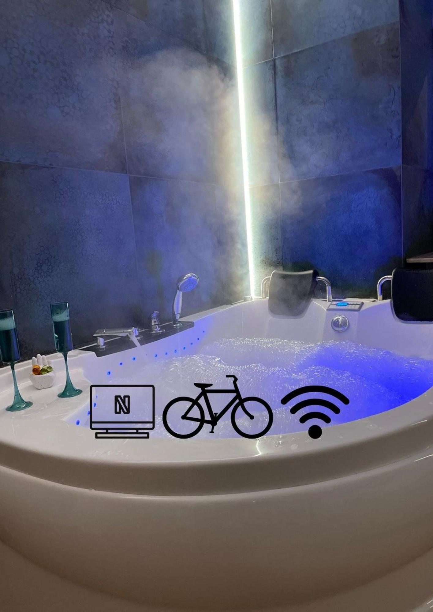 Jacuzzi & Bike Apartment, Krakau Exterior foto